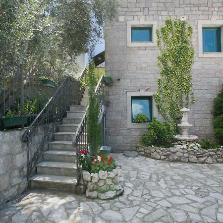 Apartments Holiday Lux Sutomore Exterior photo