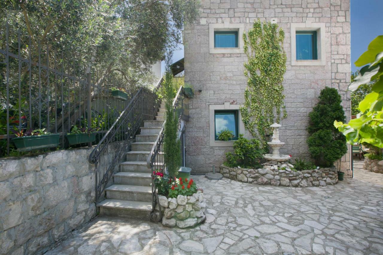 Apartments Holiday Lux Sutomore Exterior photo