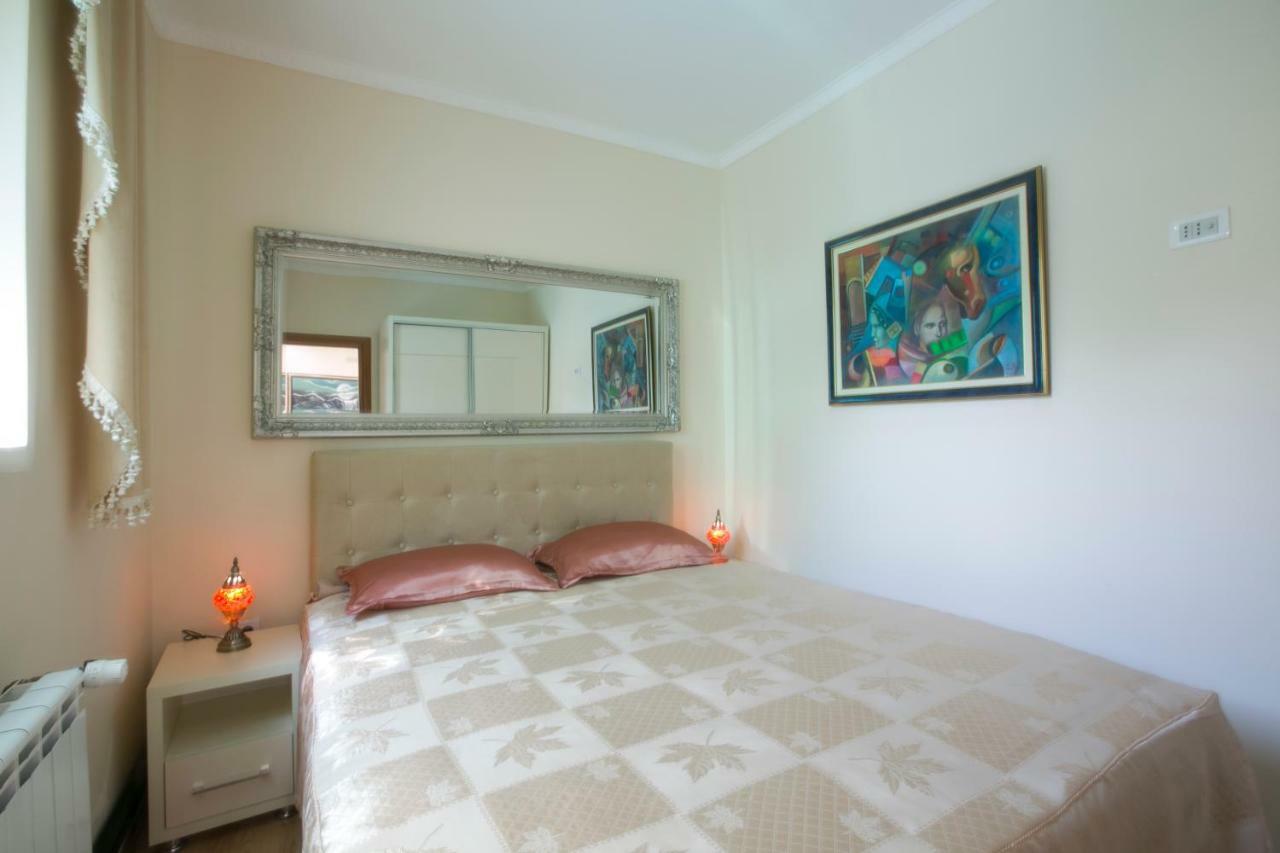 Apartments Holiday Lux Sutomore Exterior photo