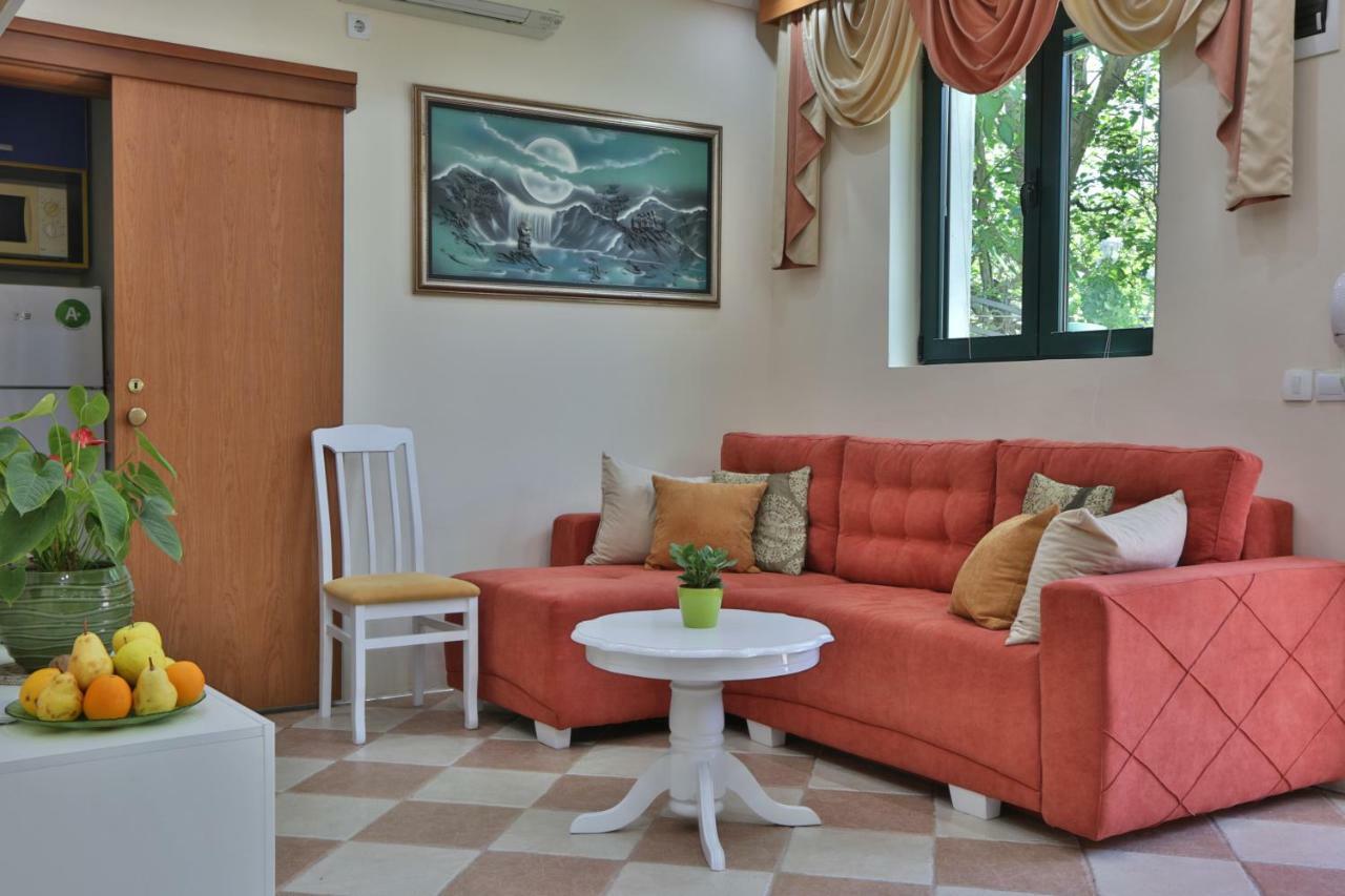 Apartments Holiday Lux Sutomore Exterior photo