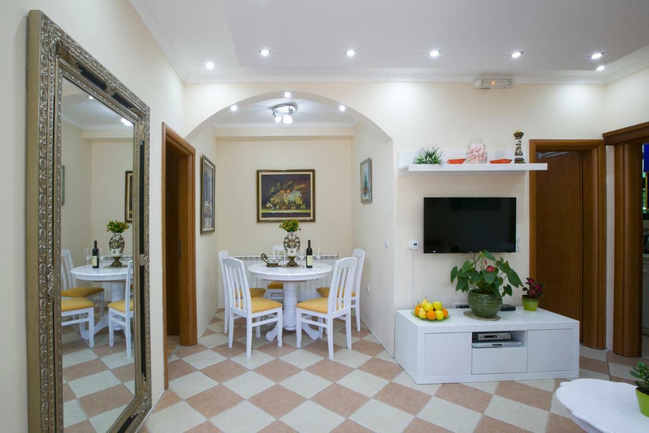 Apartments Holiday Lux Sutomore Exterior photo