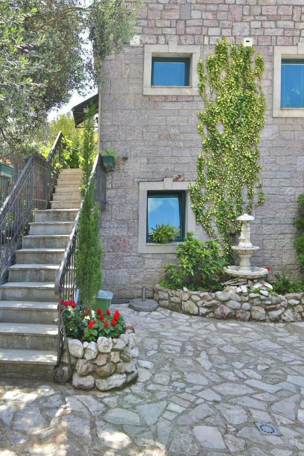 Apartments Holiday Lux Sutomore Exterior photo