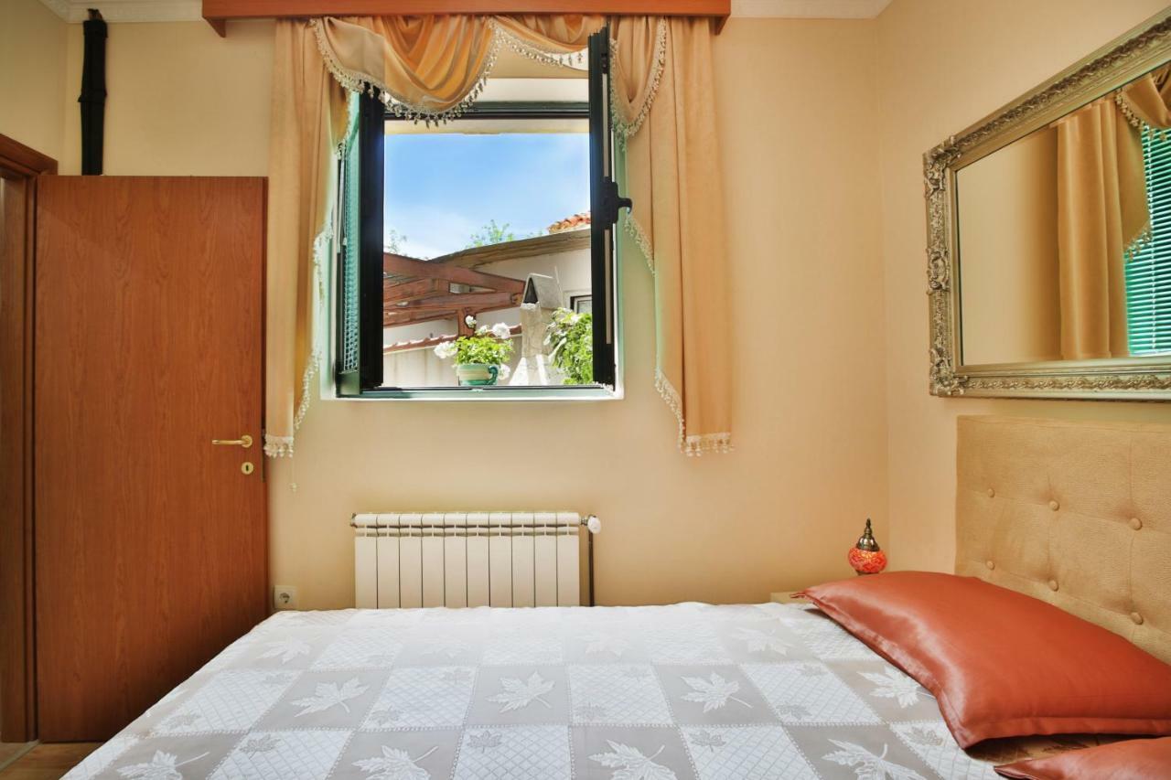 Apartments Holiday Lux Sutomore Exterior photo