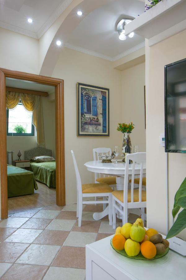 Apartments Holiday Lux Sutomore Exterior photo