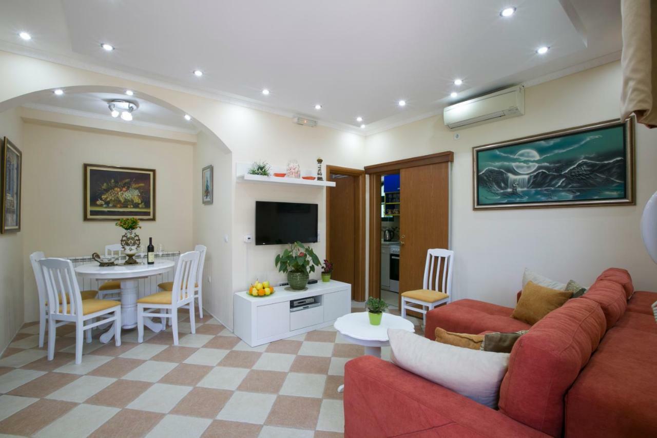 Apartments Holiday Lux Sutomore Exterior photo