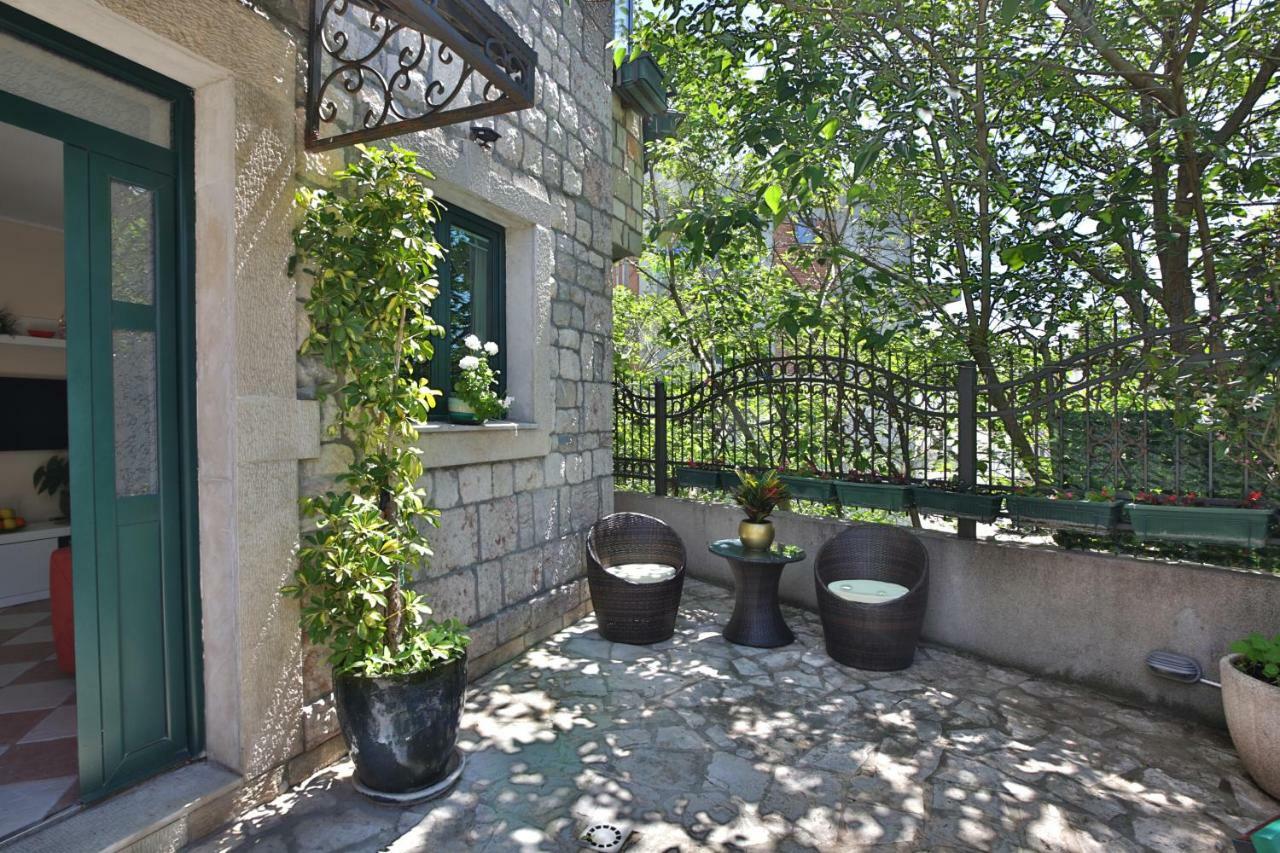 Apartments Holiday Lux Sutomore Exterior photo