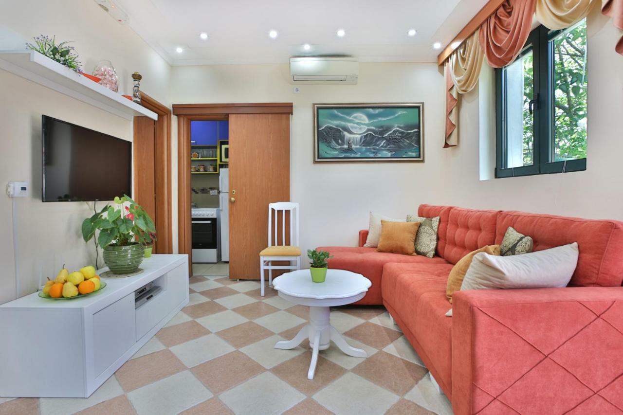 Apartments Holiday Lux Sutomore Exterior photo